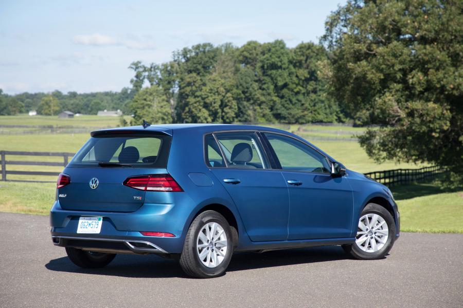  Volkswagen Golf TSI 5-Door (Typ 5G) 2017 года  (NA) (фото 16 из 47)